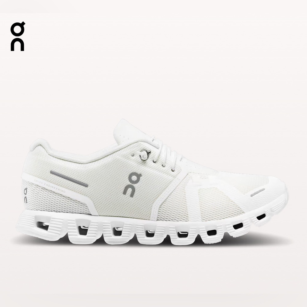ON Cloud 5 White/Undyed White Running Shows - Size 7 - Good Condition with Box